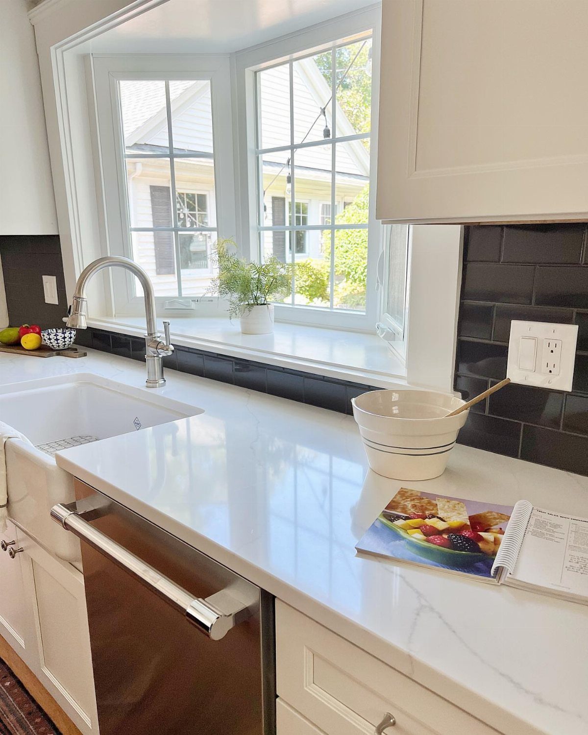 32 U Kitchen Design Ideas for Small, Open and Island Layouts 10 Bay window in a white kitchen with a marble countertop and farmhouse sink.